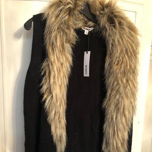 BB Dakota Black Faux Fur Sweater Vest size S NWT